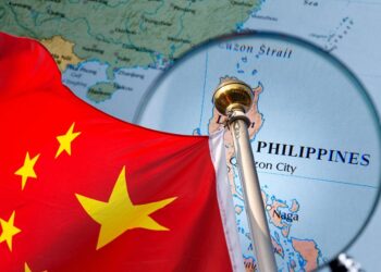 Canh bạc của Philippines trong mối quan hệ tay ba với Mỹ và Trung Quốc