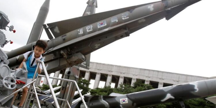 Dự báo thế giới 2025: Nguy cơ chạy đua vũ trang và xung đột mới ở Đông Á